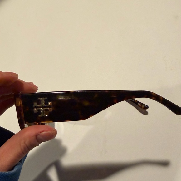 Tory Burch tortoise sunglasses EUC - Picture 2 of 3